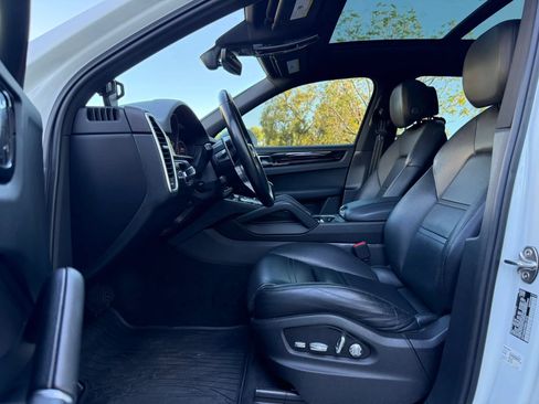 Used 2019 Porsche Cayenne AWD/4WD image 10