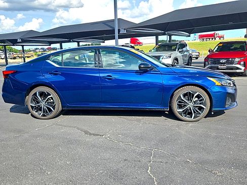 Used 2024 Nissan Altima 2.5 SR w/ SR Premium Package FWD image 5