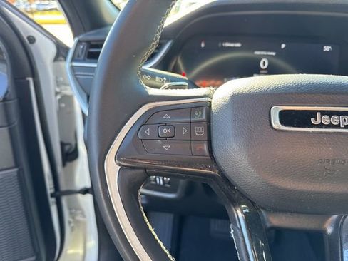 Used 2023 Jeep Grand Cherokee Altitude image 12