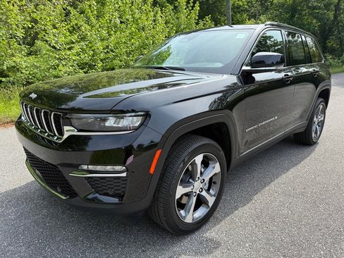 New 2025 Jeep Grand Cherokee Limited w/ Luxury Tech Group II image 3