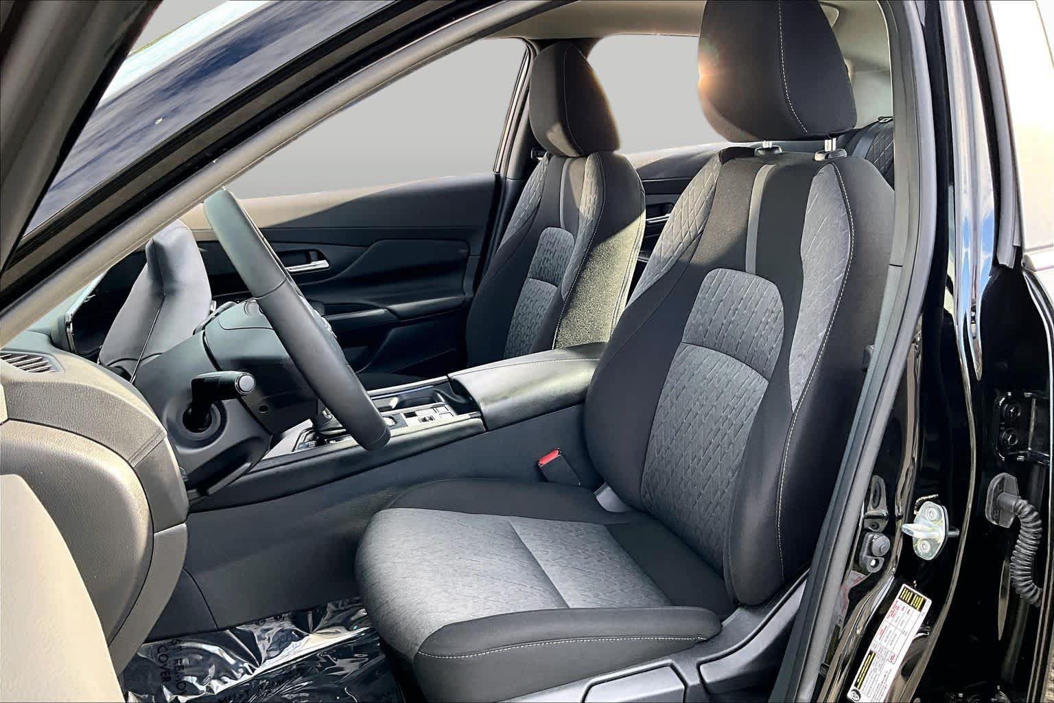 Used 2026 Nissan Sentra SV w/ SV Convenience Package FWD image 8