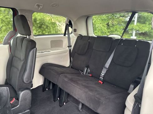 Used 2015 Dodge Grand Caravan SE w/ Quick Order Package 29E SE FWD image 13