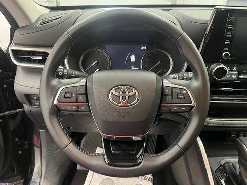 Used 2021 Toyota Highlander XLE AWD/4WD image 20