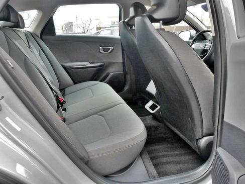 Used 2025 Kia K4 LXS image 11