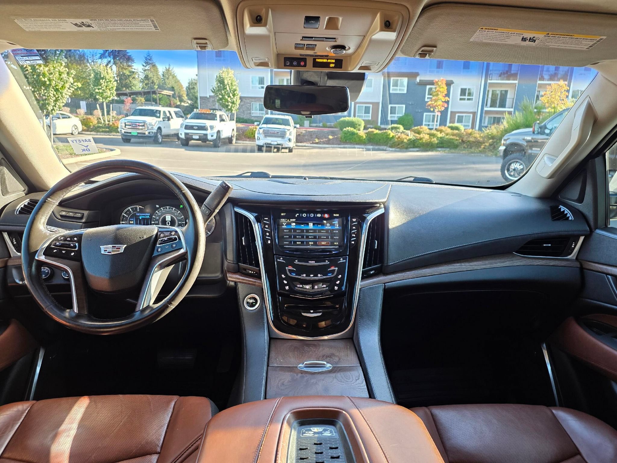 Used 2017 Cadillac Escalade Luxury AWD/4WD image 11