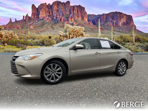 Used 2017 Toyota Camry XLE w/ Moonroof Package FWD image 2