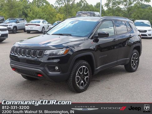 New 2025 Jeep Compass Trailhawk w/ Trailhawk Convenience Group image 2