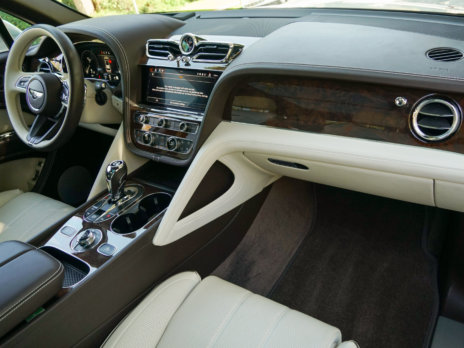 Certified 2023 Bentley Bentayga Extended Wheelbase AWD/4WD image 2