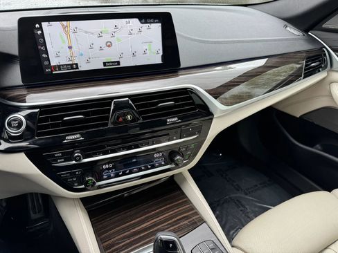 Used 2018 BMW 530e xDrive AWD/4WD image 29