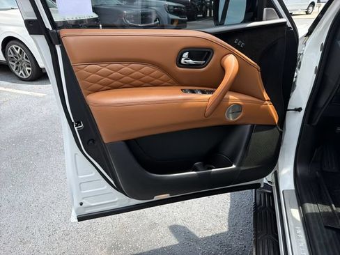 Used 2024 INFINITI QX80 Sensory AWD/4WD image 13