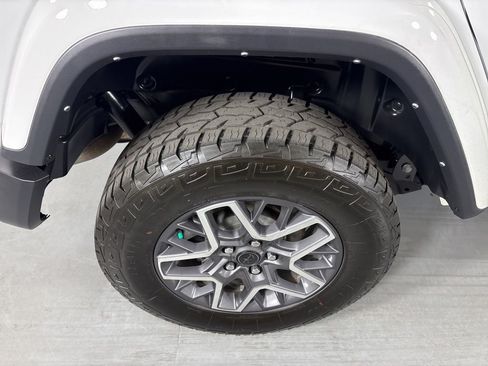 Used 2025 Jeep Wrangler Unlimited Sahara AWD/4WD image 10