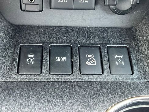 Used 2017 Toyota Highlander Limited AWD/4WD image 18
