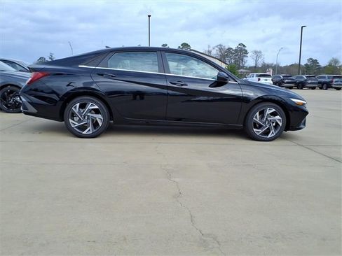 New 2026 Hyundai Elantra Limited image 2