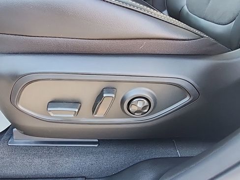 New 2025 Jeep Grand Cherokee Altitude image 30