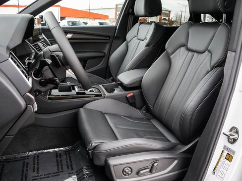 Certified 2025 Audi Q5 2.0T Premium Plus w/ Premium Plus Package image 9