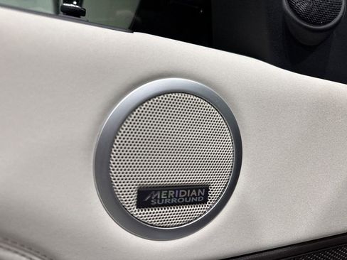 Used 2018 Land Rover Discovery HSE image 26