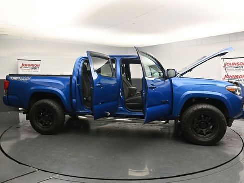 Used 2017 Toyota Tacoma TRD Sport image 27