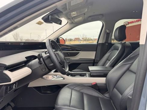 Used 2025 Lincoln Nautilus Premier AWD/4WD image 8