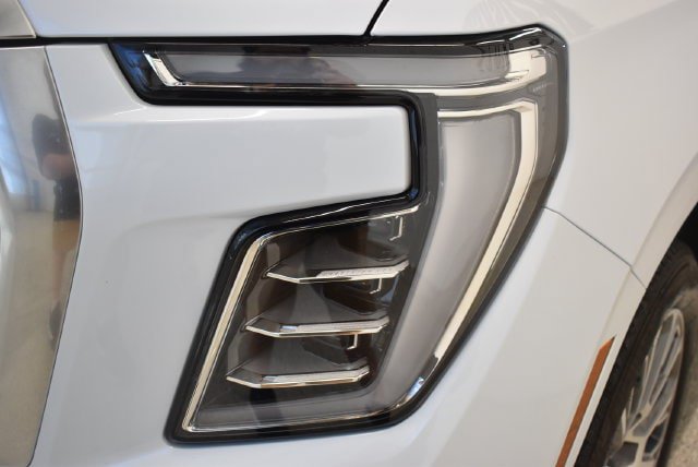 Used 2026 GMC Yukon Denali w/ Sun & Power Step Package AWD/4WD image 15