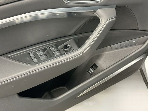 Used 2021 Audi e-tron Premium Plus w/ Premium Plus Package image 15