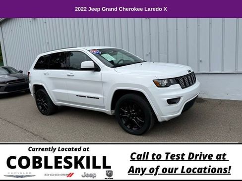 Used 2022 Jeep Grand Cherokee Laredo X image 2