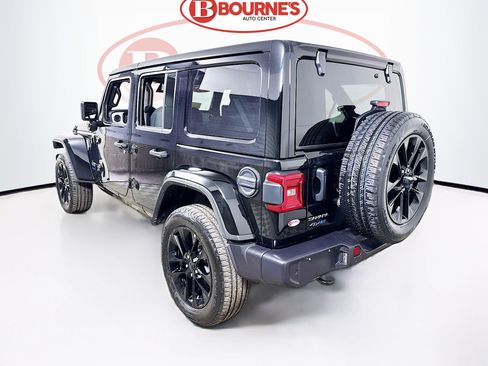 Used 2025 Jeep Wrangler Unlimited Sahara w/ Safety Group image 7