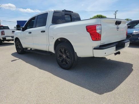 Used 2024 Nissan Titan SV w/ SV Convenience Package RWD image 4