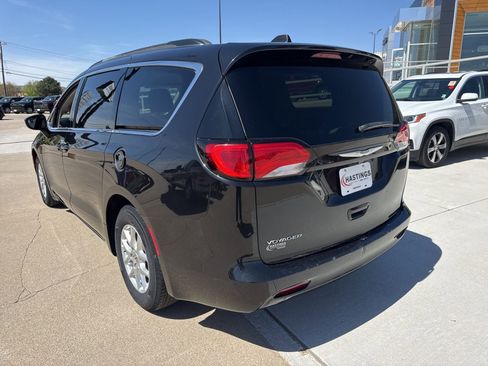 Used 2021 Chrysler Voyager Lxi FWD image 3