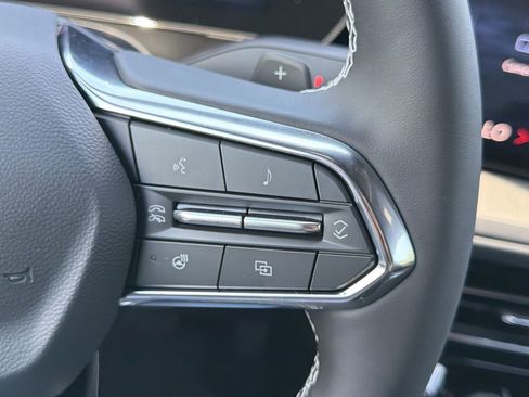 New 2026 Chevrolet Traverse LT w/ Sun and Wheel Package FWD image 10