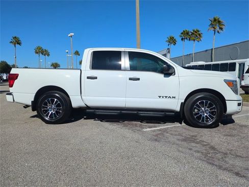 Used 2024 Nissan Titan SV w/ SV Convenience Package image 3