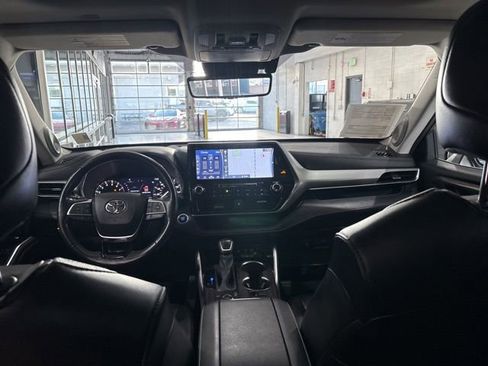 Used 2021 Toyota Highlander Platinum AWD/4WD image 37