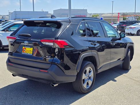 Used 2025 Toyota RAV4 XLE AWD/4WD image 4