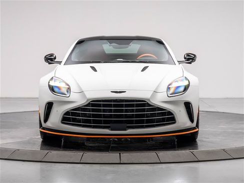 Used 2025 Aston Martin V8 Vantage Coupe RWD image 6