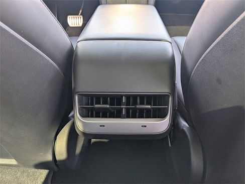 Used 2023 Tesla Model 3 Performance image 23