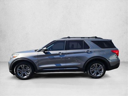 Used 2021 Ford Explorer XLT w/ Equipment Group 202A RWD image 10