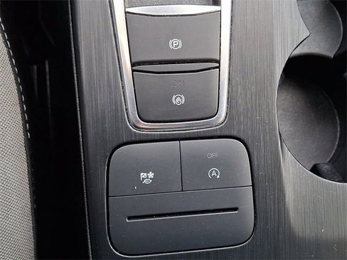 Used 2022 Ford Escape SE w/ SE Sport Appearance Package image 24