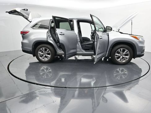 Used 2016 Toyota Highlander Plus AWD/4WD image 27