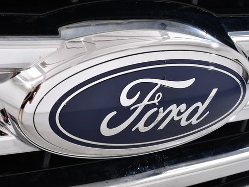 Used 2015 Ford F150 XLT w/ Equipment Group 302A Luxury AWD/4WD image 20