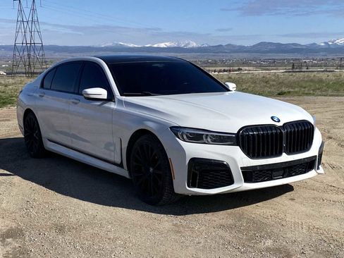 Used 2021 BMW 750i xDrive w/ Luxury Rear Seating Package AWD/4WD image 11