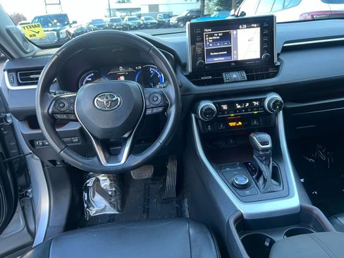 Used 2020 Toyota RAV4 Limited image 22