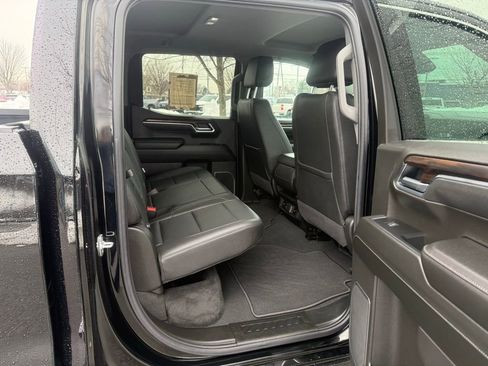 Certified 2025 GMC Sierra 1500 SLT image 16