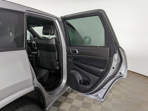 Used 2018 Jeep Grand Cherokee Altitude image 32