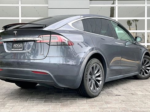 Used 2018 Tesla Model X 75D image 13