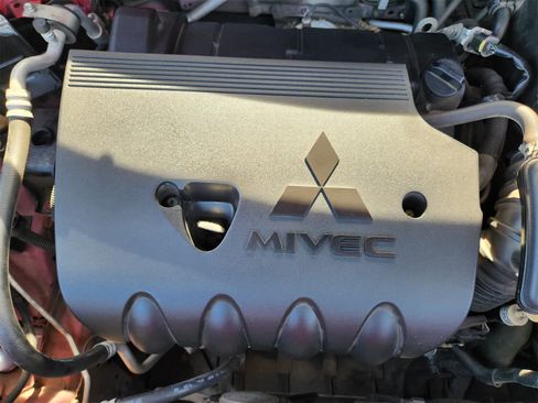 Used 2018 Mitsubishi Outlander SE image 29