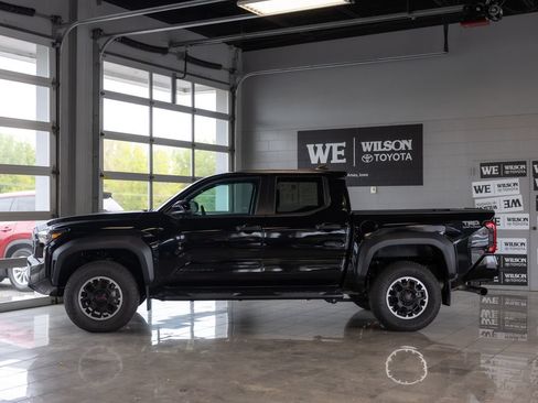 Used 2024 Toyota Tacoma TRD Off-Road AWD/4WD image 1