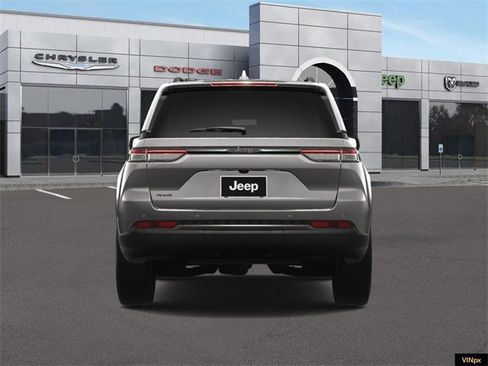 New 2025 Jeep Grand Cherokee Laredo image 6