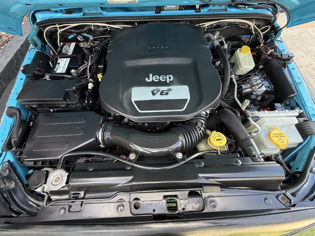 Used 2017 Jeep Wrangler Unlimited Sport w/ Max Tow Package AWD/4WD image 28