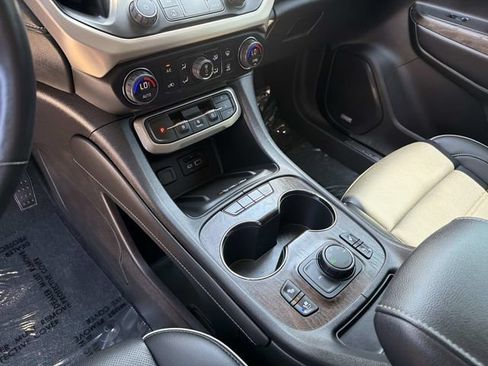 Used 2022 GMC Acadia Denali w/ Denali Ultimate Package AWD/4WD image 25
