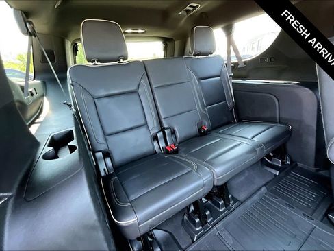 Used 2023 GMC Yukon XL SLT AWD/4WD image 25