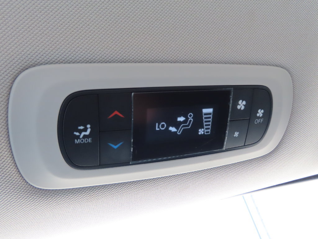 Used 2018 Chrysler Pacifica L FWD image 37